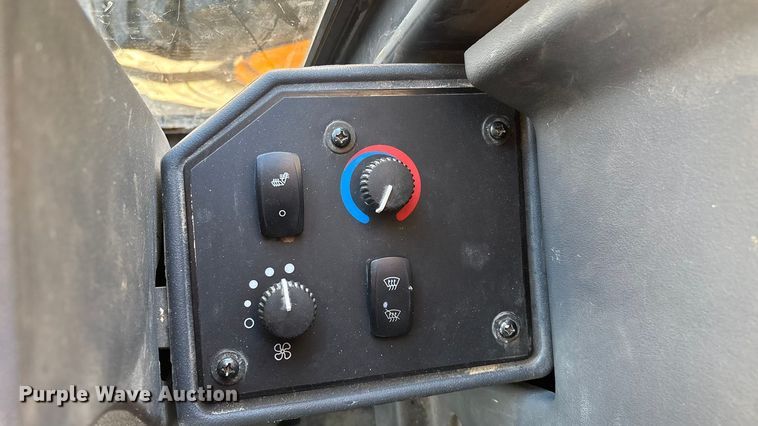 image for item ED2327 2015 John Deere 670G motor grader