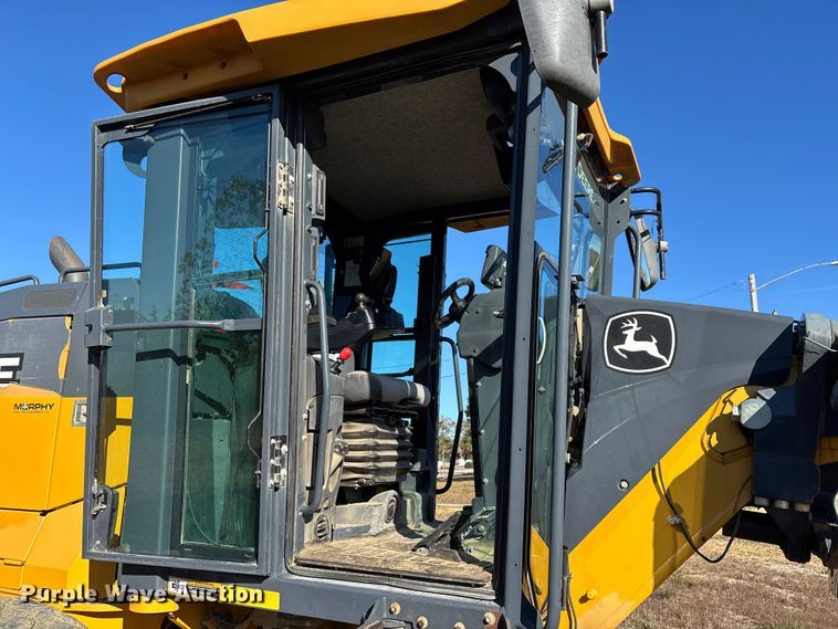 image for item ED2327 2015 John Deere 670G motor grader