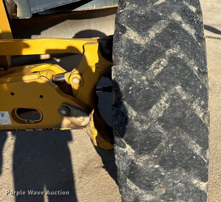 image for item ED2327 2015 John Deere 670G motor grader