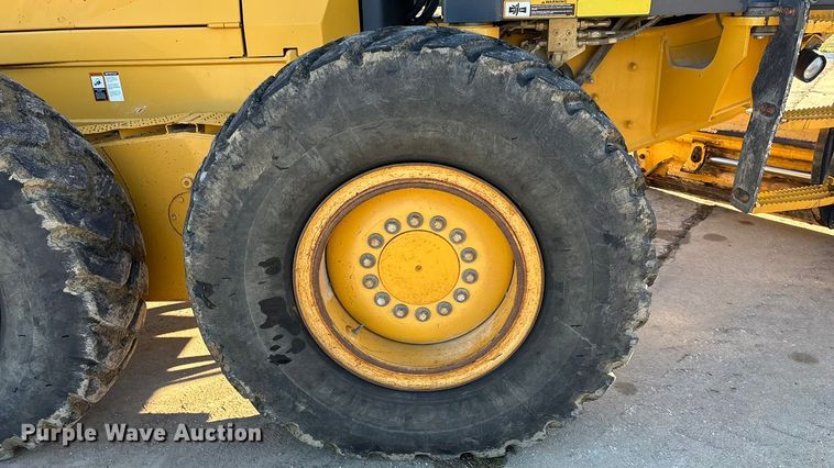 image for item ED2327 2015 John Deere 670G motor grader