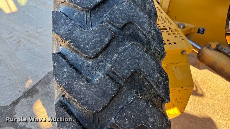 image for item ED2327 2015 John Deere 670G motor grader