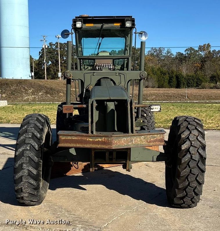 image for item ED2328 1990 John Deere 570B motor grader