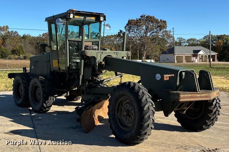 image for item ED2328 1990 John Deere 570B motor grader