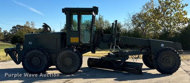 image for item ED2328 1990 John Deere 570B motor grader