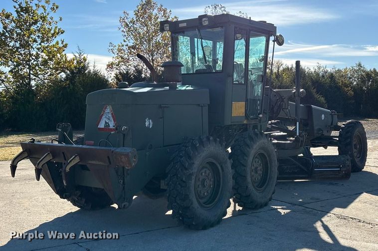 image for item ED2328 1990 John Deere 570B motor grader