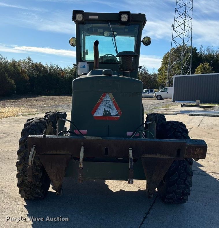 image for item ED2328 1990 John Deere 570B motor grader