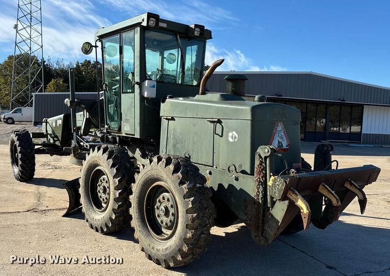 image for item ED2328 1990 John Deere 570B motor grader