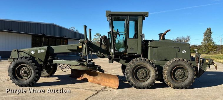 image for item ED2328 1990 John Deere 570B motor grader