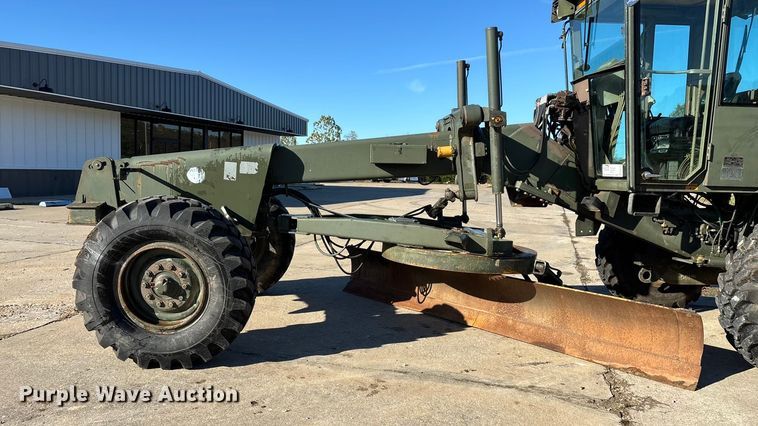 image for item ED2328 1990 John Deere 570B motor grader