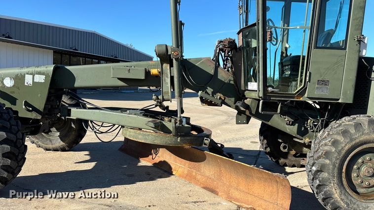 image for item ED2328 1990 John Deere 570B motor grader