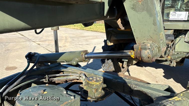 image for item ED2328 1990 John Deere 570B motor grader