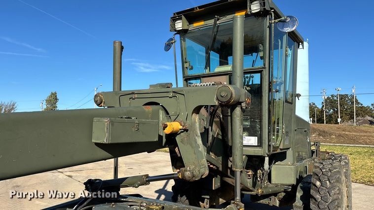 image for item ED2328 1990 John Deere 570B motor grader