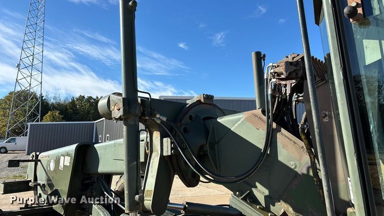 image for item ED2328 1990 John Deere 570B motor grader