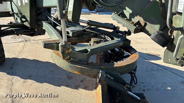 image for item ED2328 1990 John Deere 570B motor grader