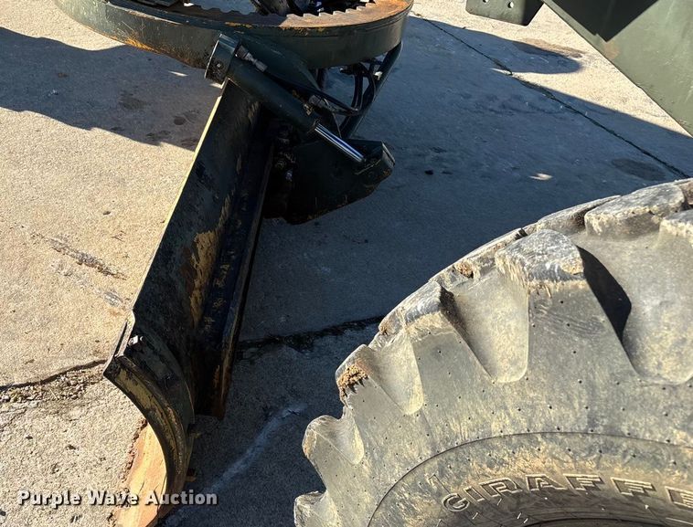 image for item ED2328 1990 John Deere 570B motor grader