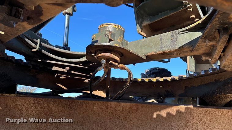 image for item ED2328 1990 John Deere 570B motor grader