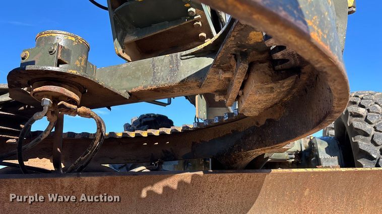 image for item ED2328 1990 John Deere 570B motor grader