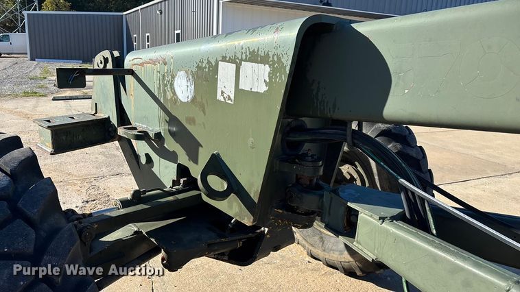 image for item ED2328 1990 John Deere 570B motor grader