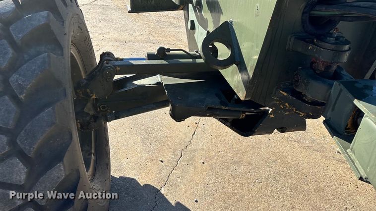 image for item ED2328 1990 John Deere 570B motor grader