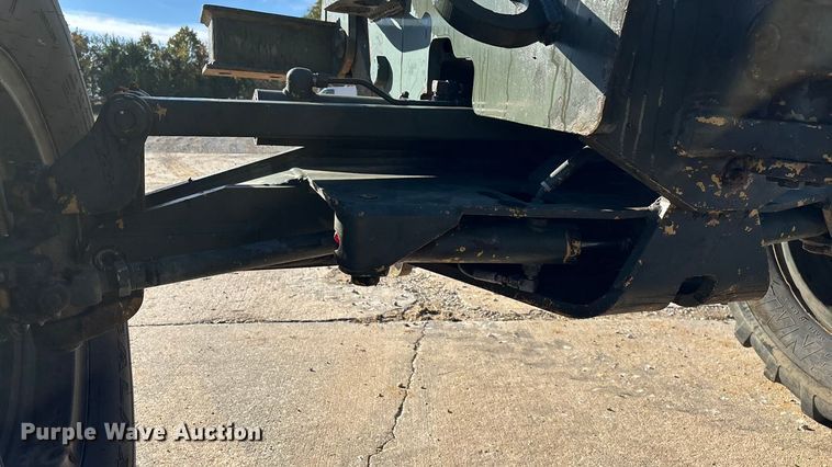 image for item ED2328 1990 John Deere 570B motor grader