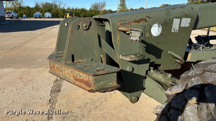 image for item ED2328 1990 John Deere 570B motor grader