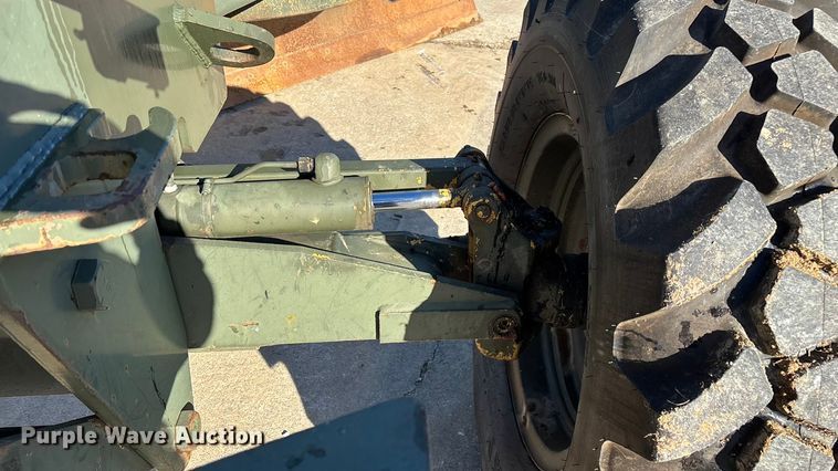 image for item ED2328 1990 John Deere 570B motor grader