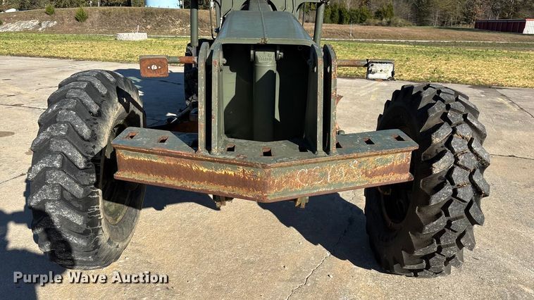 image for item ED2328 1990 John Deere 570B motor grader