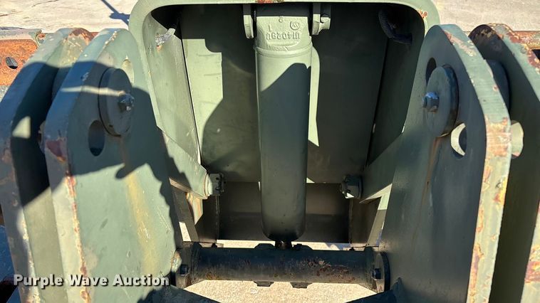 image for item ED2328 1990 John Deere 570B motor grader