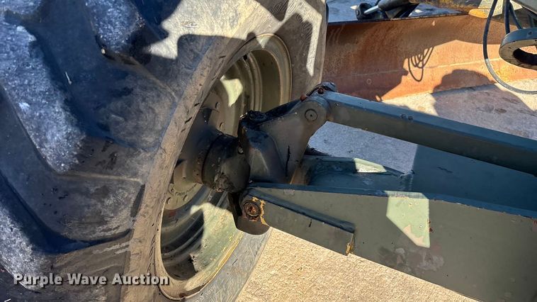 image for item ED2328 1990 John Deere 570B motor grader