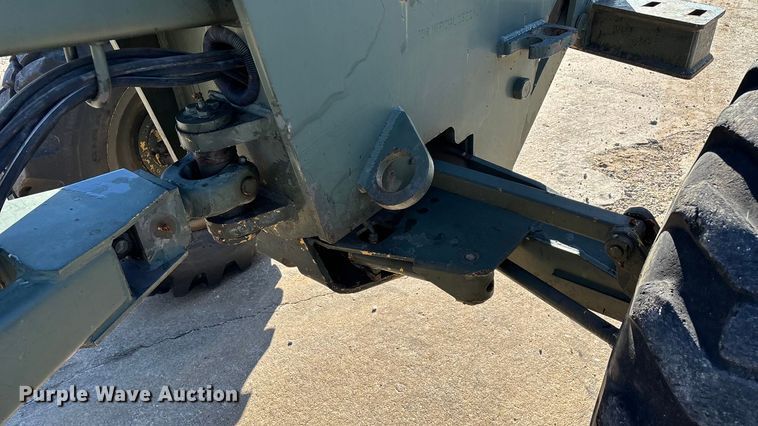 image for item ED2328 1990 John Deere 570B motor grader