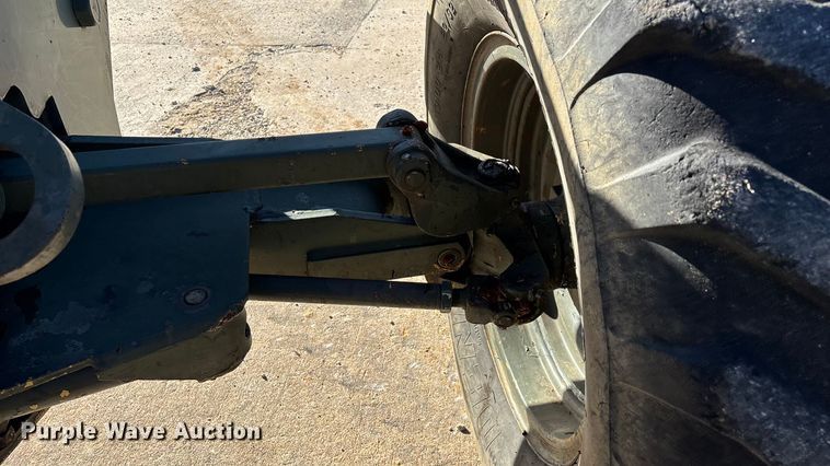 image for item ED2328 1990 John Deere 570B motor grader