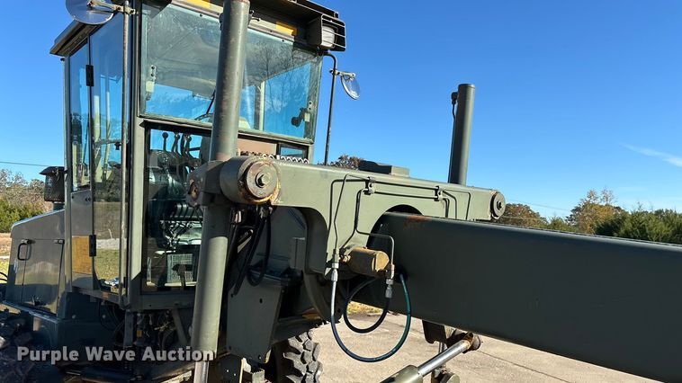 image for item ED2328 1990 John Deere 570B motor grader