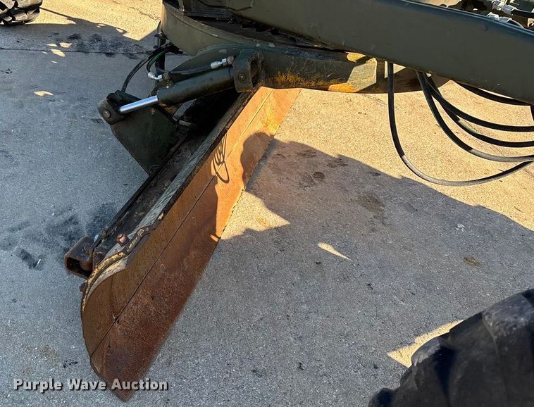 image for item ED2328 1990 John Deere 570B motor grader