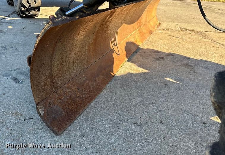 image for item ED2328 1990 John Deere 570B motor grader