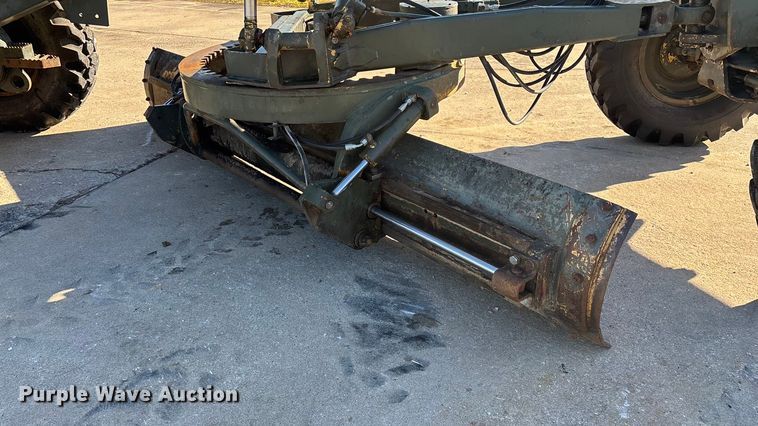 image for item ED2328 1990 John Deere 570B motor grader