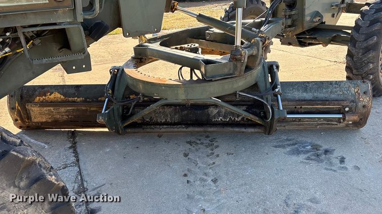 image for item ED2328 1990 John Deere 570B motor grader