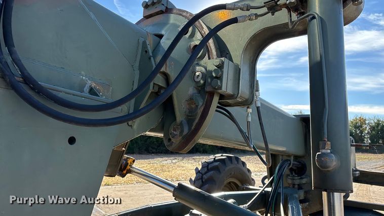 image for item ED2328 1990 John Deere 570B motor grader