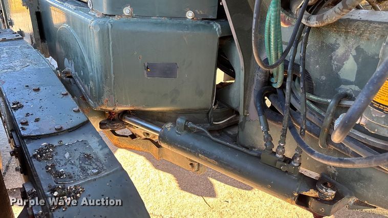 image for item ED2328 1990 John Deere 570B motor grader