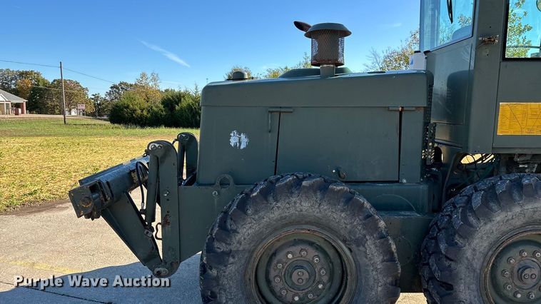 image for item ED2328 1990 John Deere 570B motor grader