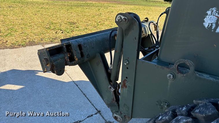 image for item ED2328 1990 John Deere 570B motor grader