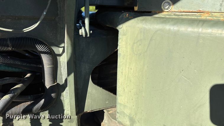 image for item ED2328 1990 John Deere 570B motor grader