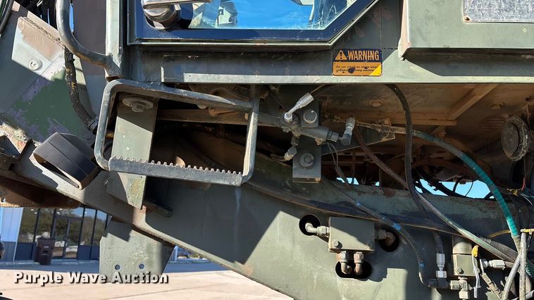 image for item ED2328 1990 John Deere 570B motor grader