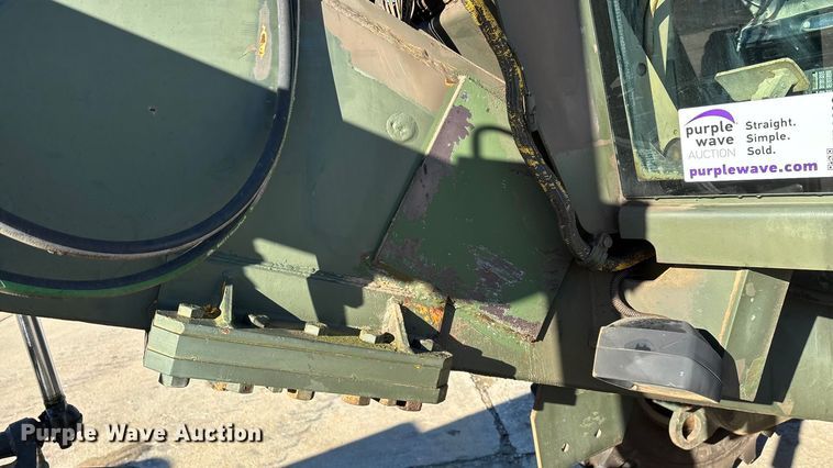 image for item ED2328 1990 John Deere 570B motor grader