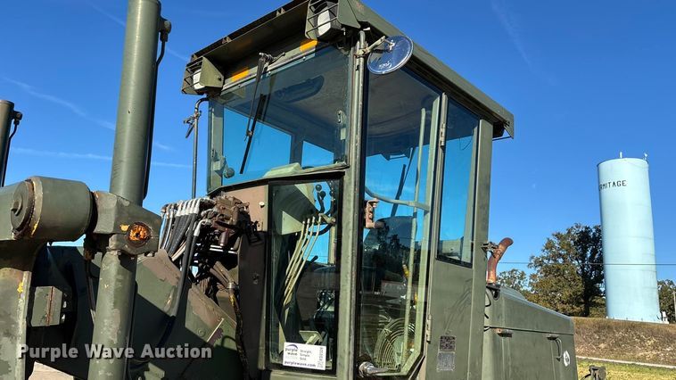 image for item ED2328 1990 John Deere 570B motor grader