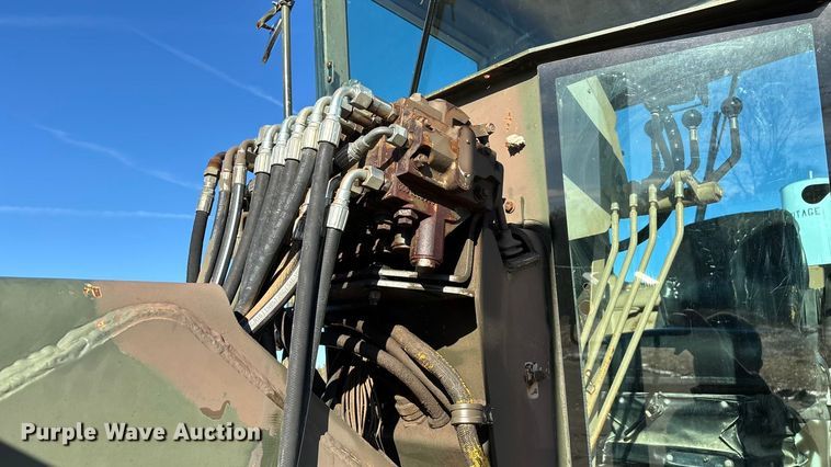 image for item ED2328 1990 John Deere 570B motor grader