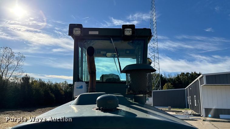 image for item ED2328 1990 John Deere 570B motor grader