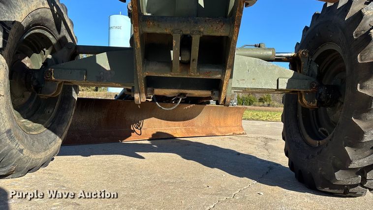 image for item ED2328 1990 John Deere 570B motor grader