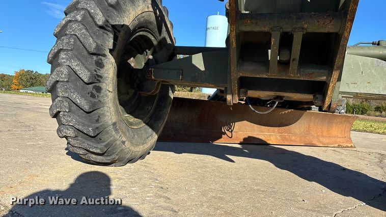 image for item ED2328 1990 John Deere 570B motor grader