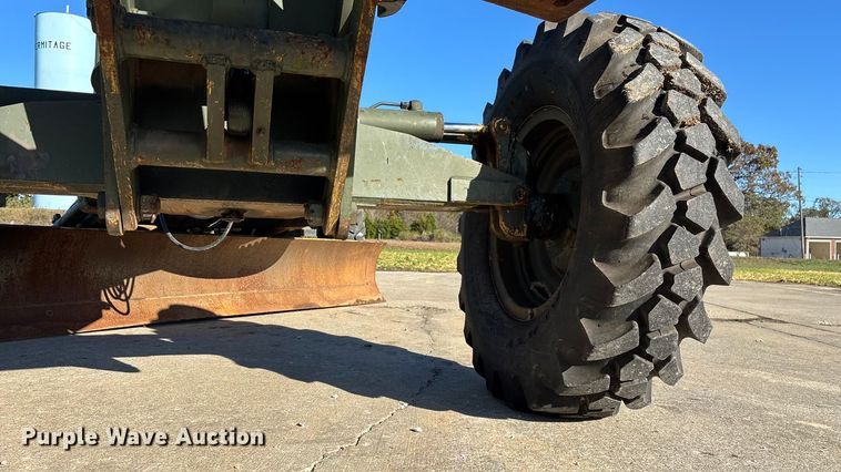 image for item ED2328 1990 John Deere 570B motor grader