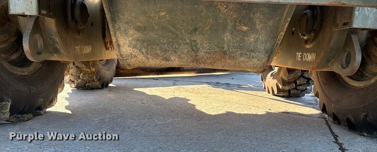 image for item ED2328 1990 John Deere 570B motor grader